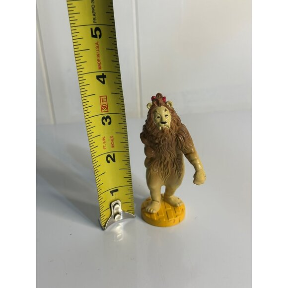 VTG 1987 Cowardly Lion PVC Figure Yellow Brick Road Base Collectible 3.5" Macau - Picture 5 of 5